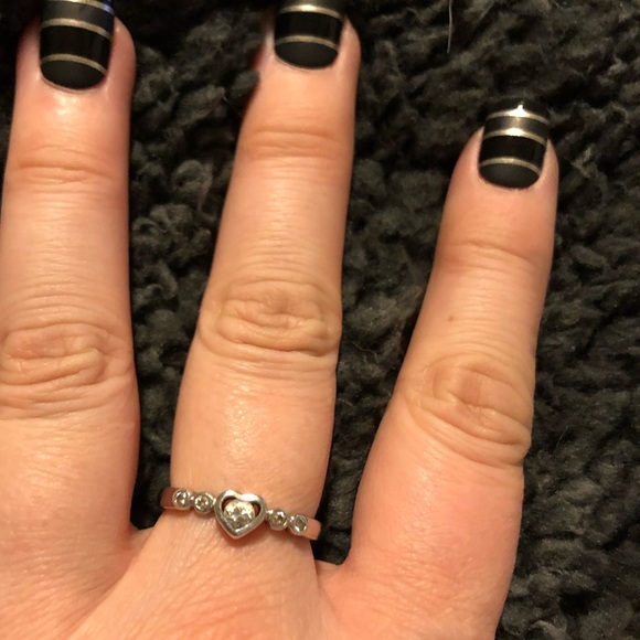 925 Sterling Silver Heart Ring - Picture 3 of 3